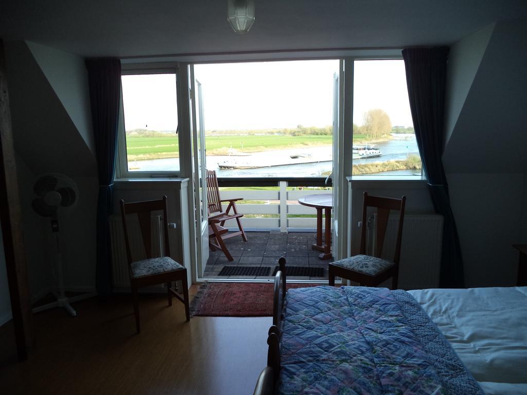 Aan Het Veer Minimaal 4 Overnachtingen Apartment Дирен Стая снимка